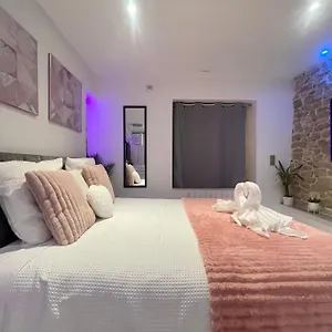 https://love-room-saint-alban-de-roche.hotels-rhonealpes.com